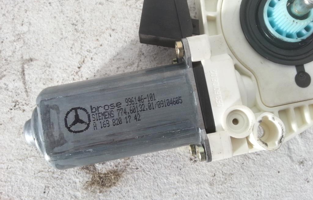 Mercedes A-Klasse W169 Fensterhebermotor vorn links A1698201742
